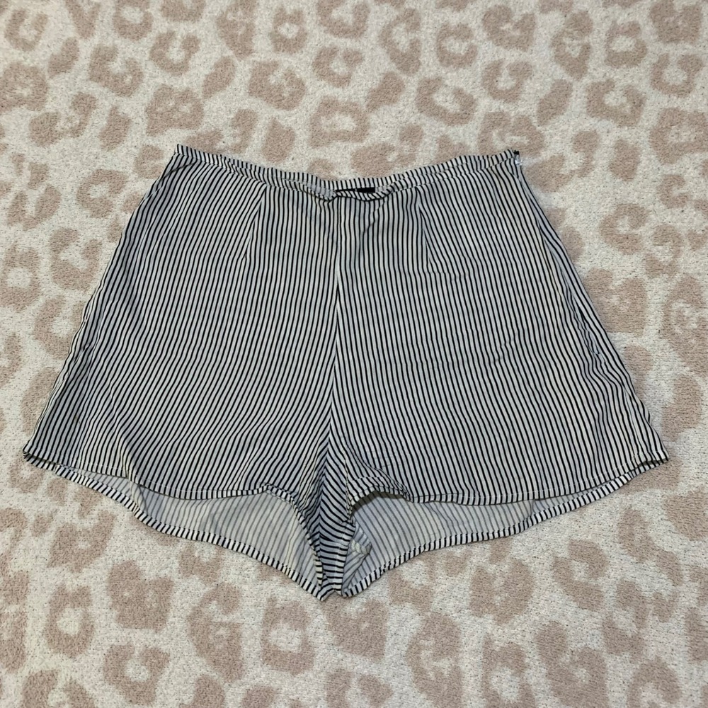 Volcom Shorts Black White Striped High Waisted‎ Small